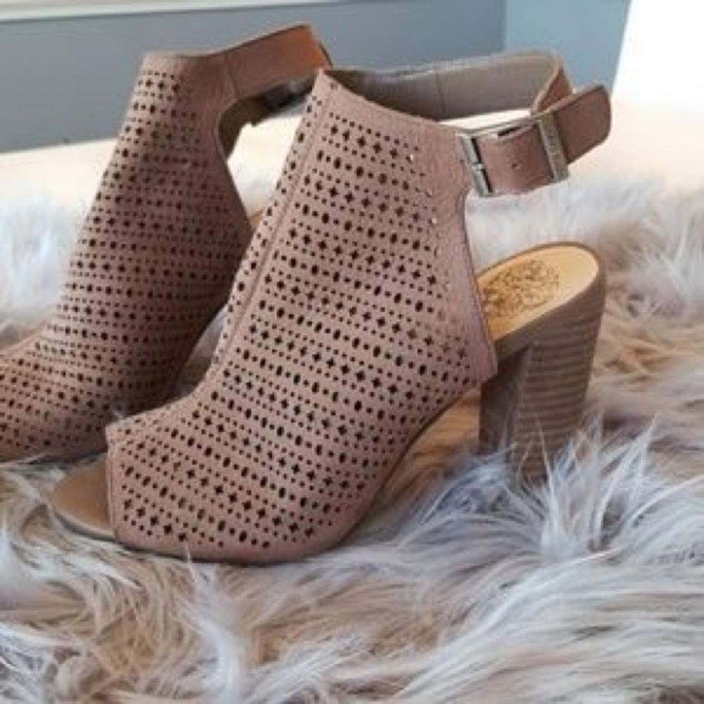 Vince Camuto Tan Sandals Selda 9.5